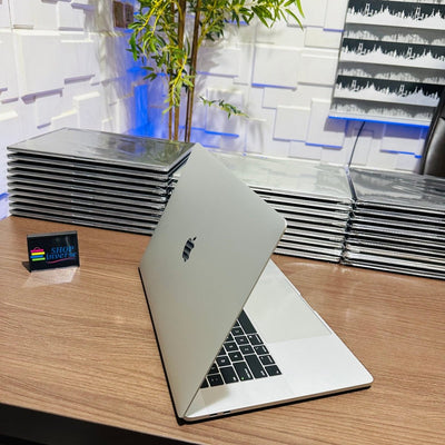 16 - inch Apple MacBook Pro 2019 - Intel Core i9 - 512GB SSD - 32GB RAM - 4GB Dedicated Graphics - Touch ID - Touch Bar - Keyboard Light