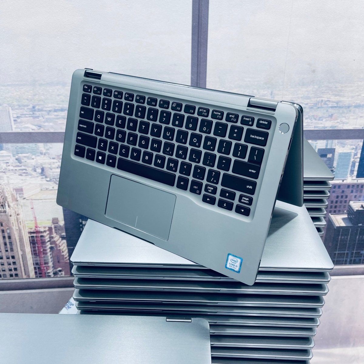 Dell Latitude 7400 2 - in - 1 - 8th Gen. Intel Core i5 - 256GB SSD - 16GB RAM - Keyboard Light - Touchscreen - Facial Recognition