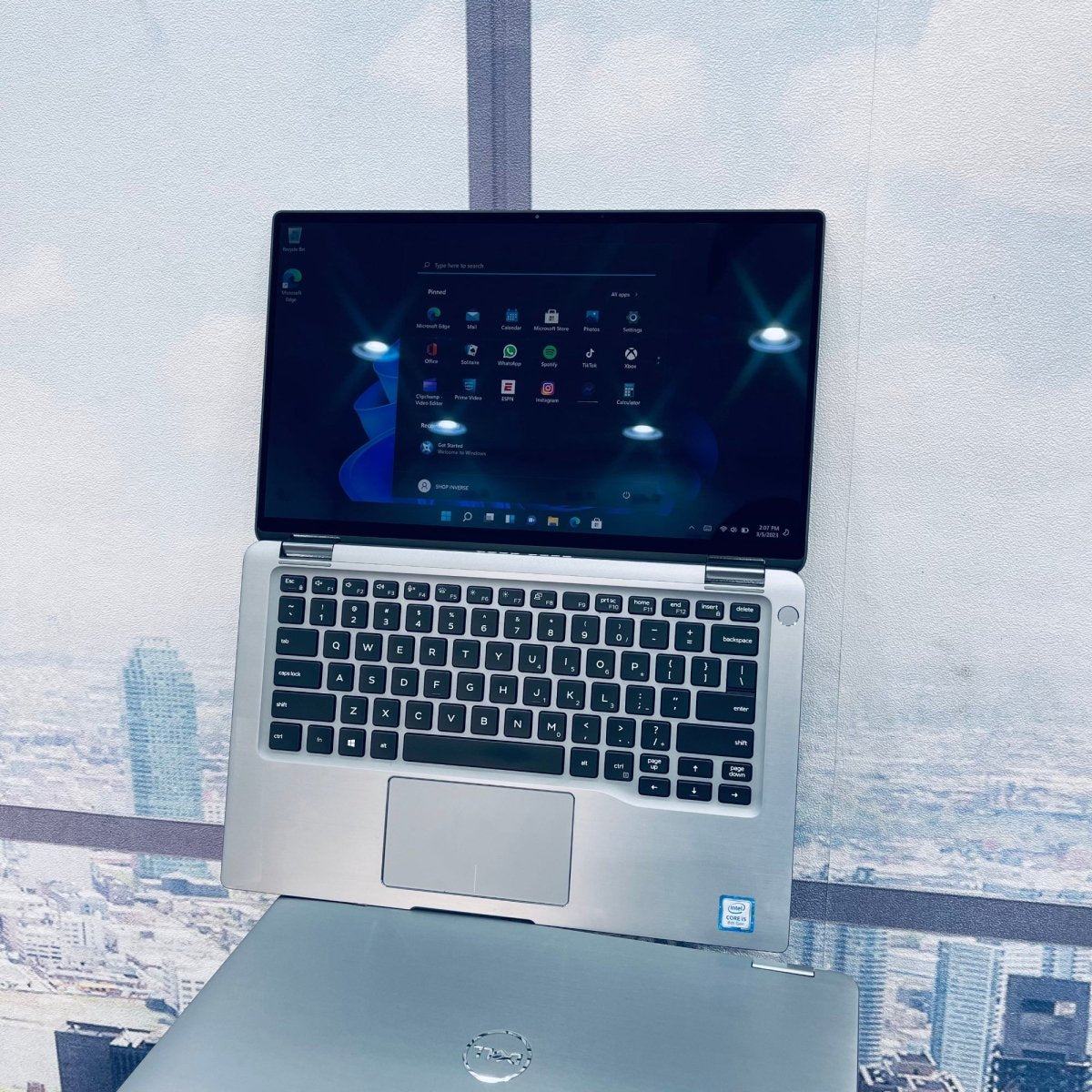 Dell Latitude 7400 2 - in - 1 - 8th Gen. Intel Core i5 - 256GB SSD - 16GB RAM - Keyboard Light - Touchscreen - Facial Recognition