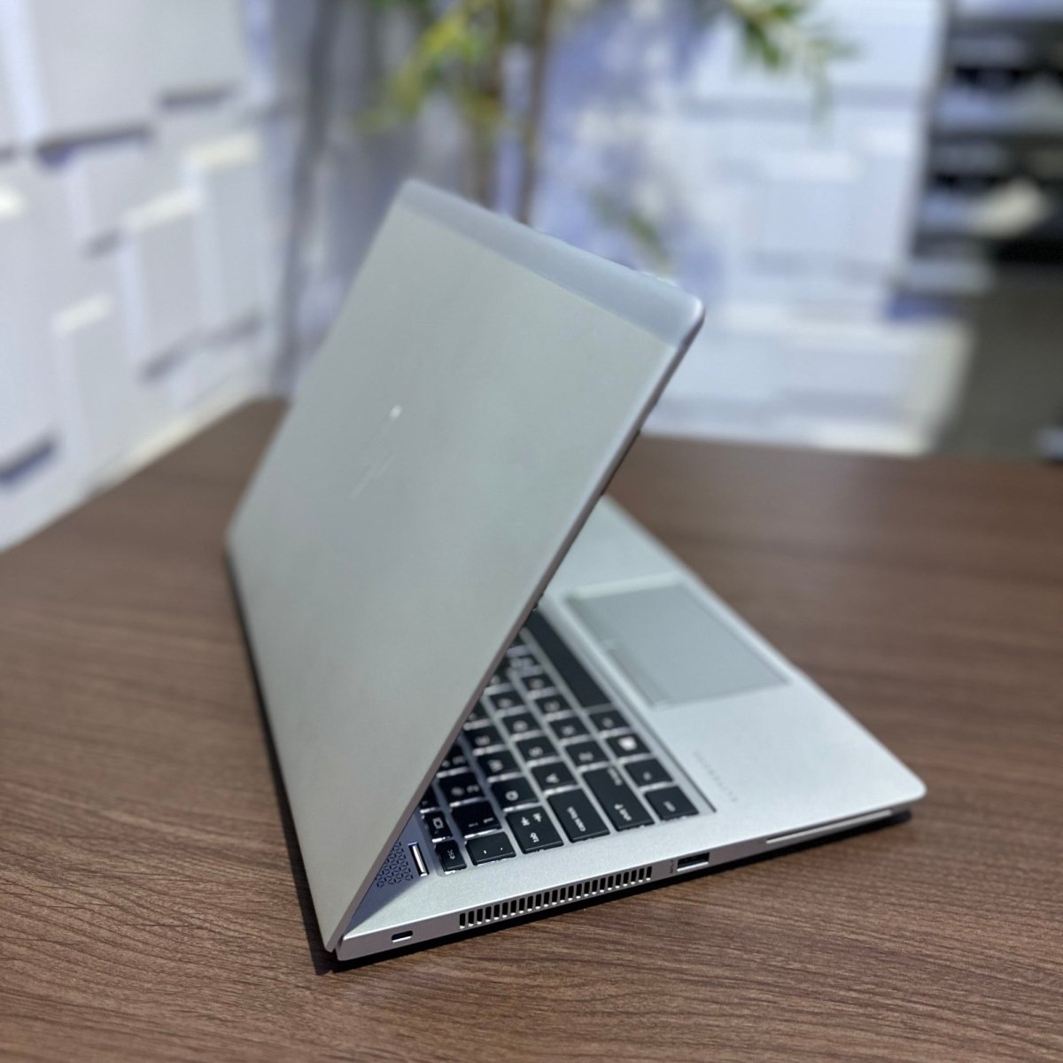 HP EliteBook 840 G5 - 8th Gen. Intel Core i5 - 256GB SSD - 8GB RAM - Keypad Light