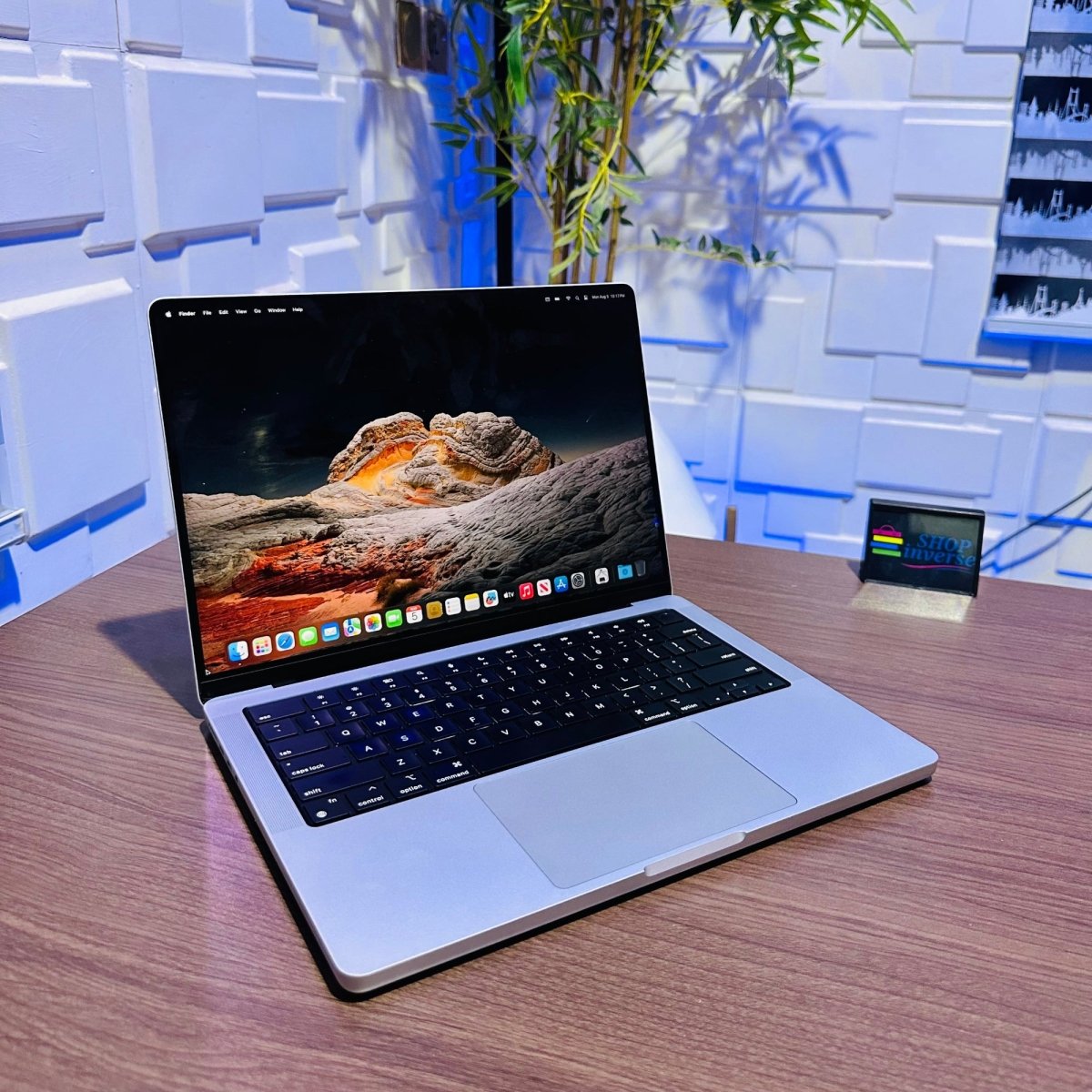 16 - inch Apple MacBook Pro 2021 M1 Pro - 500GB SSD - 16GB RAM - Touch ID - Keyboard Light