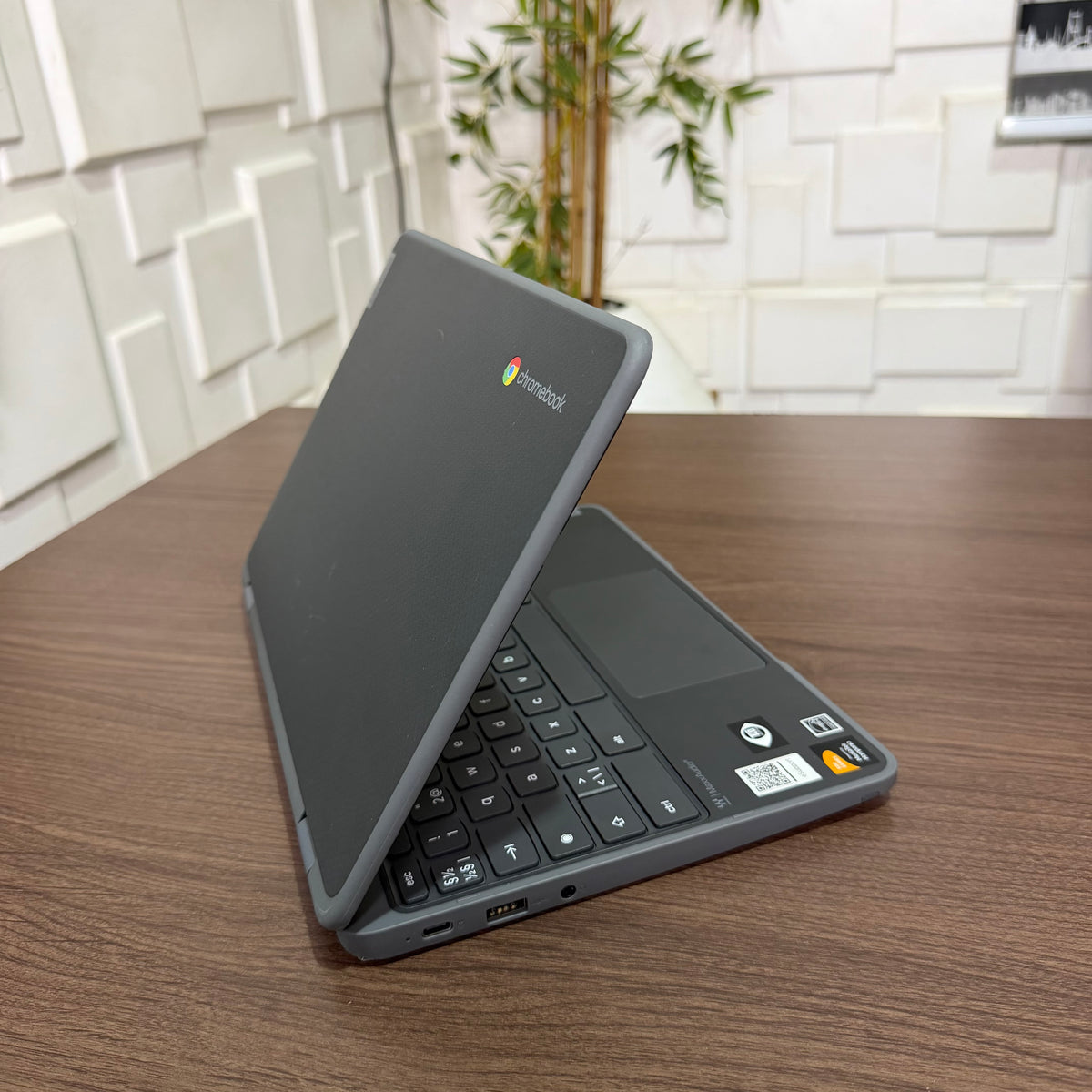 Lenovo 300e Yoga Chromebook Gen 4 | MediaTek Kompanio 520 | 8GB RAM | 64GB eMMC | Touchscreen