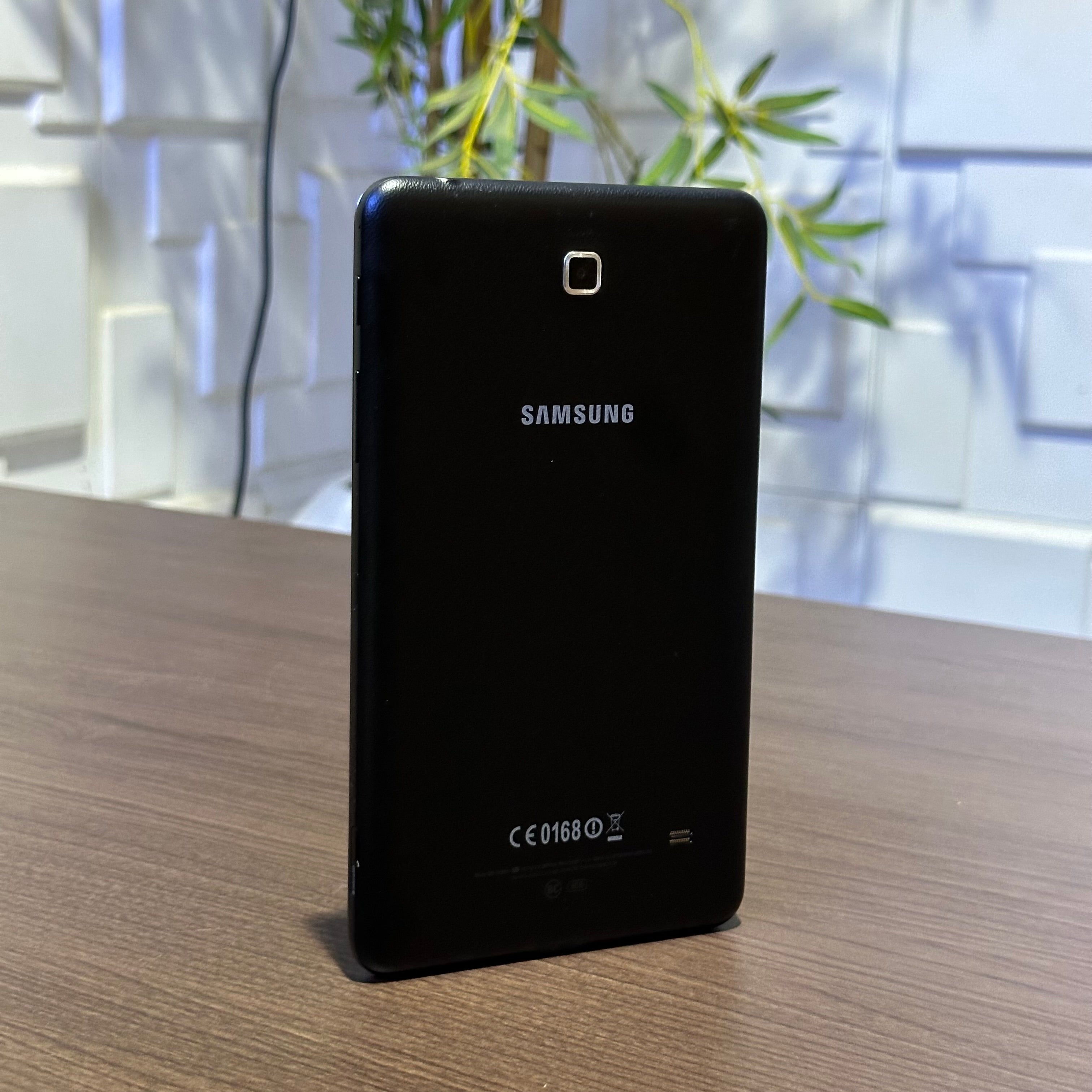 8GB Samsung Galaxy Tab 4 - Black