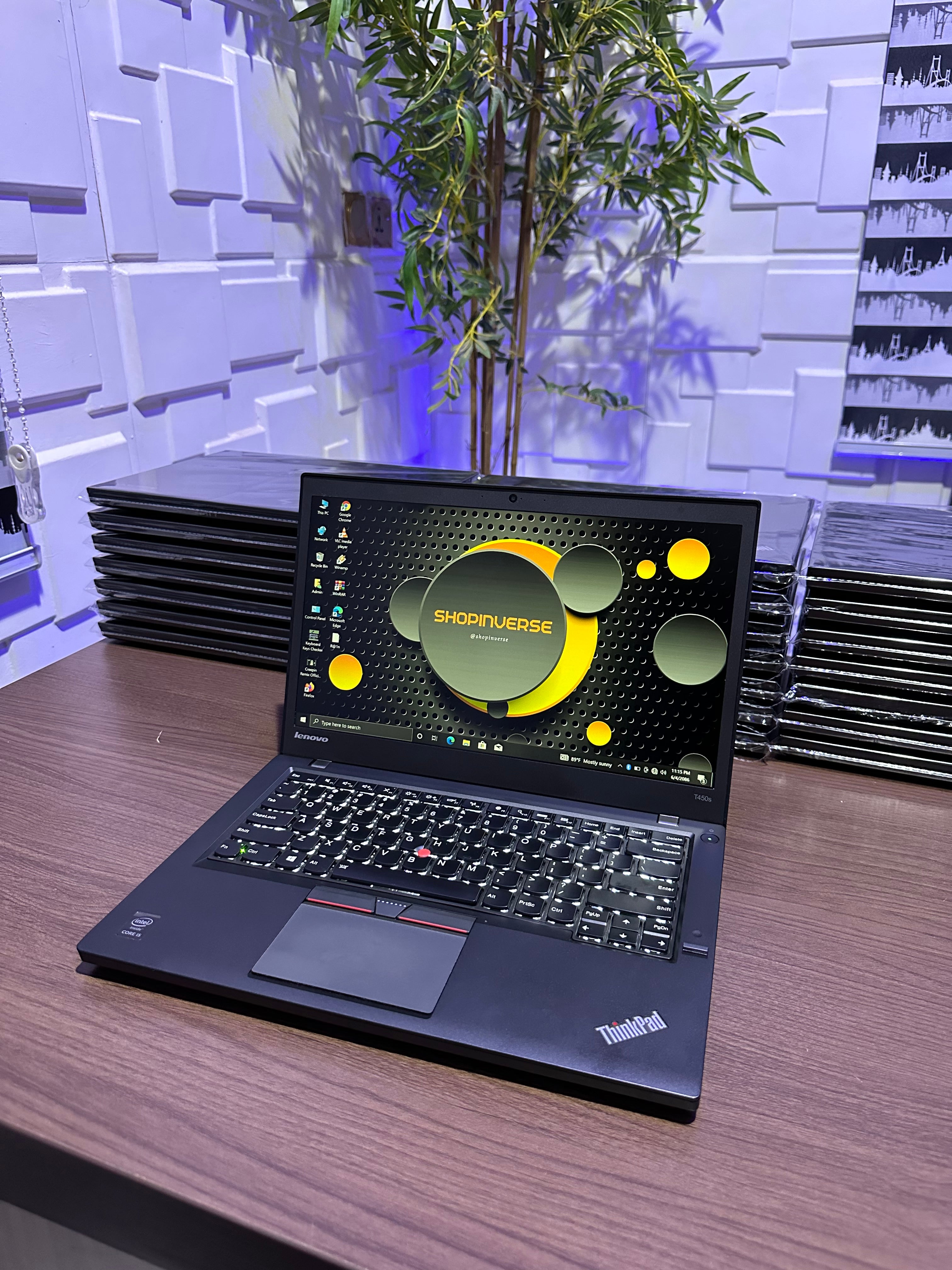 Lenovo Thinkpad T450 - Intel Core i5 - 256GB SSD - 8GB RAM - Touchscreen - (Minor body dent)