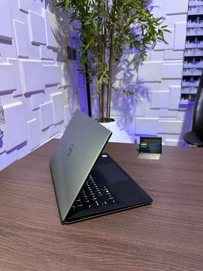 Dell XPS 13 9350 | 6th Gen Core i5 | 8GB RAM | 256GB SSD | Backlit Keyboard