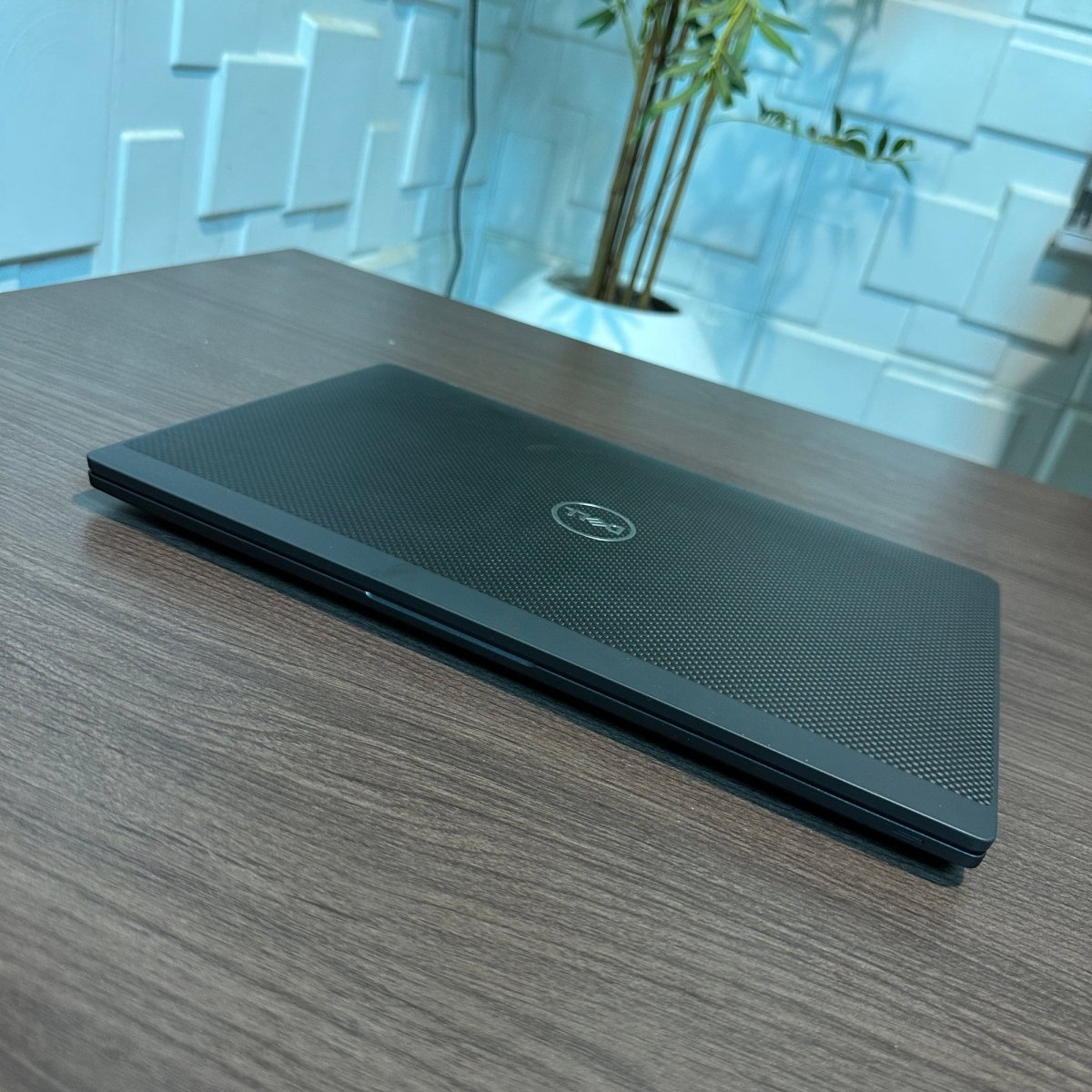 Dell Latitude 7400 - 8th Gen. Intel Core i5 - 256GB SSD - 16GB RAM - keyboard Light - Touchscreen