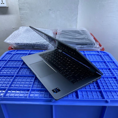 Dell Latitude 7420 2 - in - 1 - 11th Gen Intel Core i7 - 512GB SSD - 16GB RAM - Keyboard Light