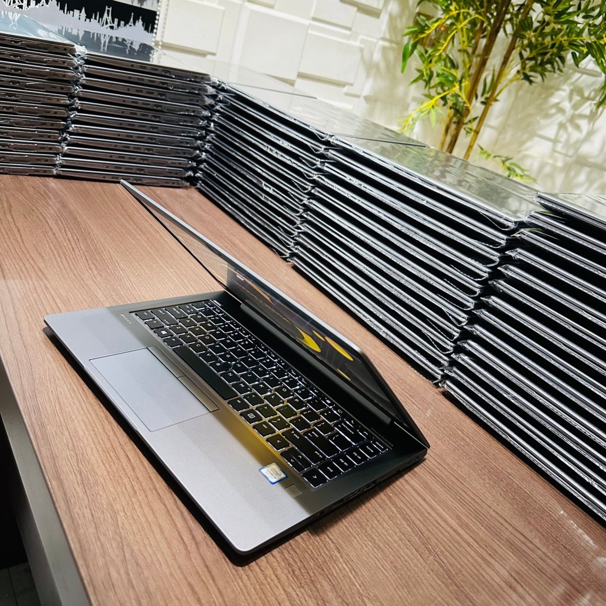 HP zBook 14u G6 - 8th Gen. Intel Core i7 - 256GB SSD - 16GB RAM - 4GB Dedicated Graphics - Keyboard Light