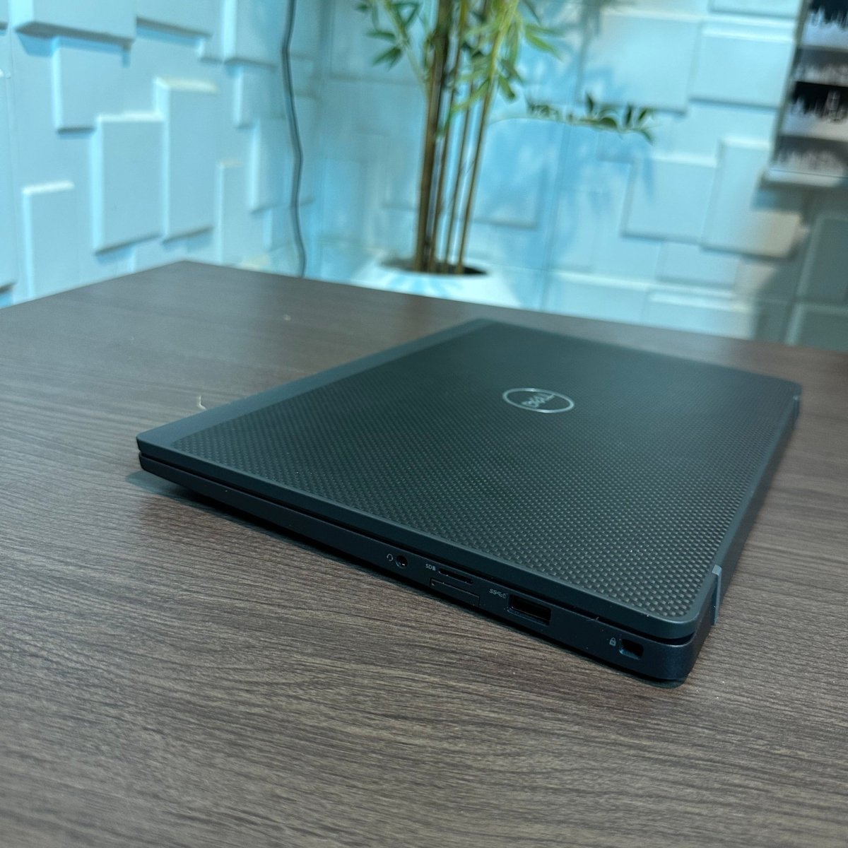 Dell Latitude 7400 - 8th Gen. Intel Core i5 - 256GB SSD - 16GB RAM - keyboard Light - Touchscreen