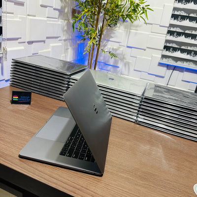 16 - inch Apple MacBook Pro 2019 - Intel Core i9 - 512GB SSD - 32GB RAM - 4GB Dedicated Graphics - Touch ID - Touch Bar - Keyboard Light