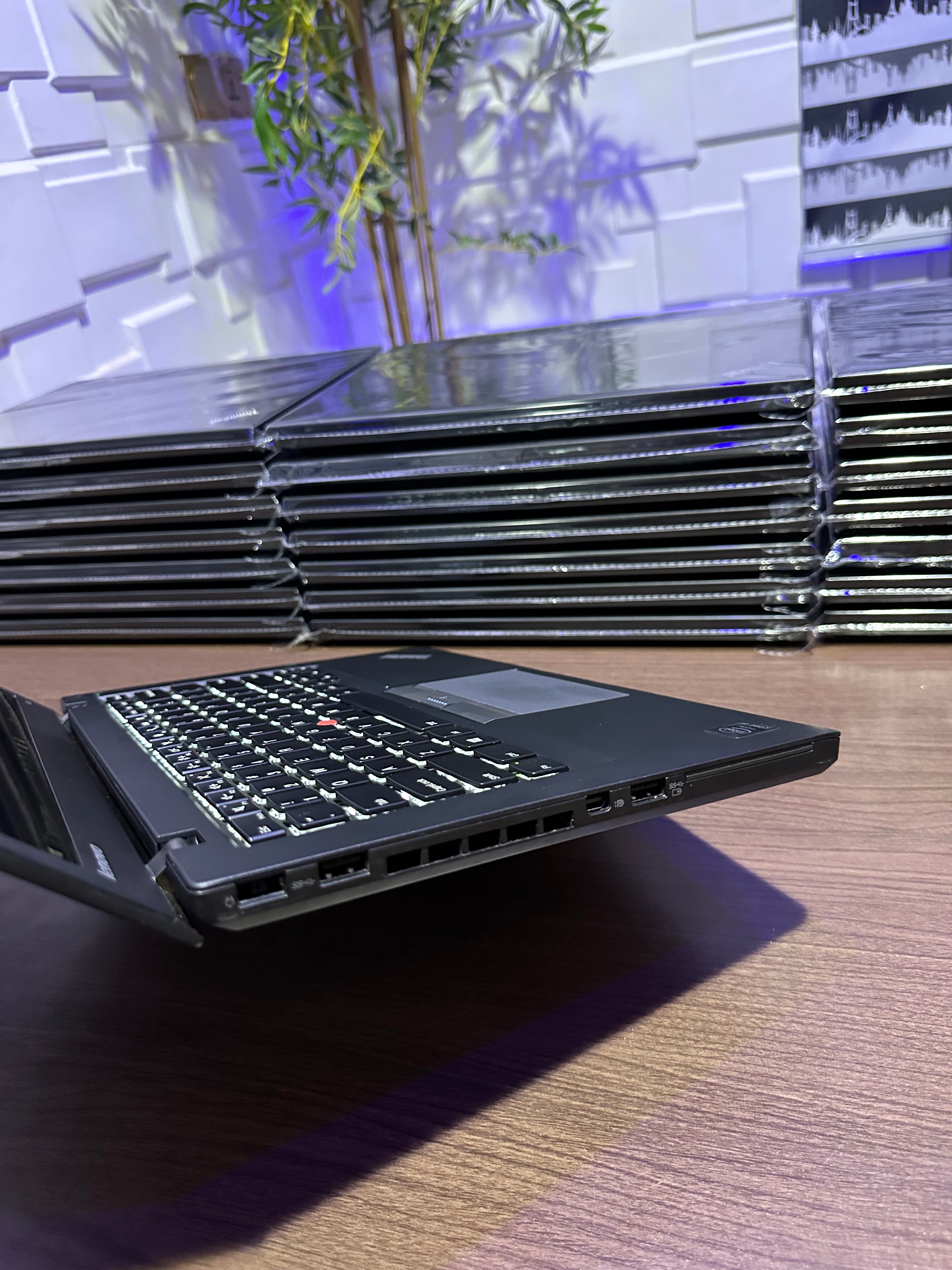 Lenovo Thinkpad T450 - Intel Core i5 - 256GB SSD - 8GB RAM - Touchscreen - (Minor body dent)