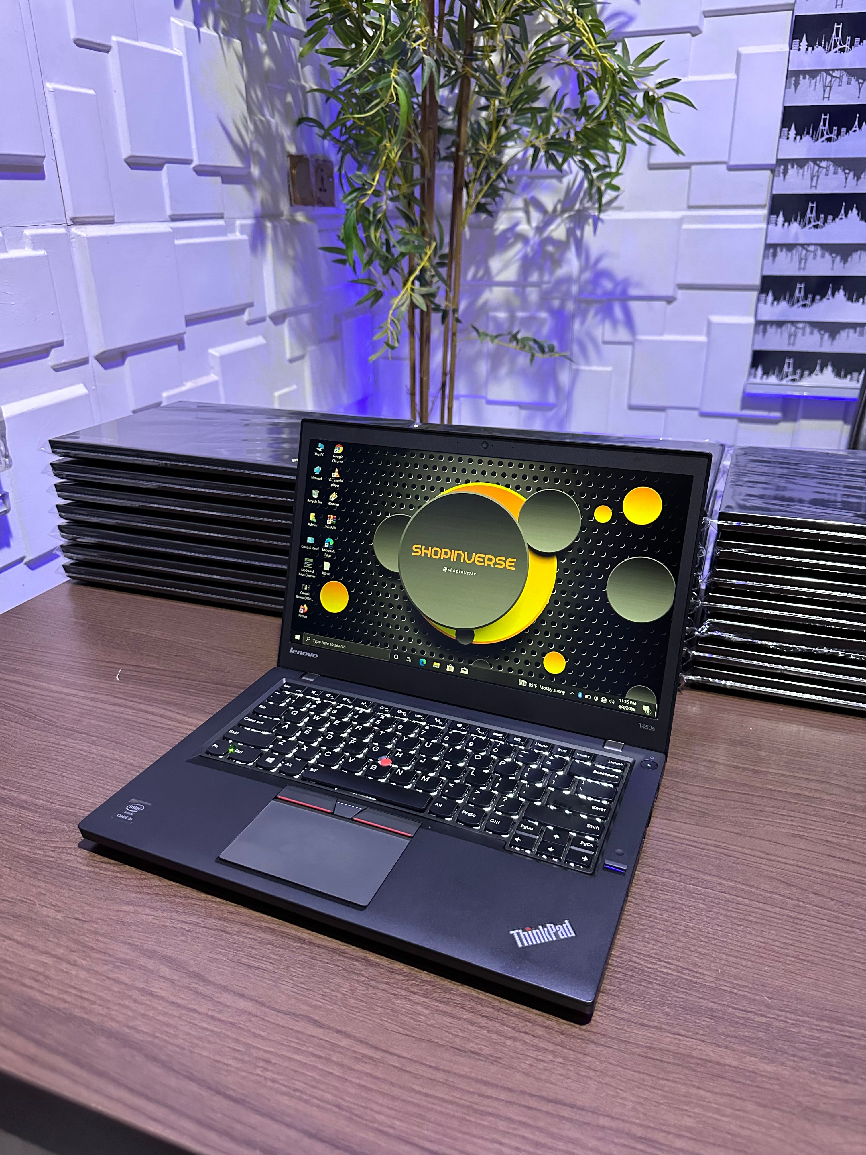 Lenovo Thinkpad T450 - Intel Core i5 - 256GB SSD - 8GB RAM - Touchscreen - (Minor body dent)