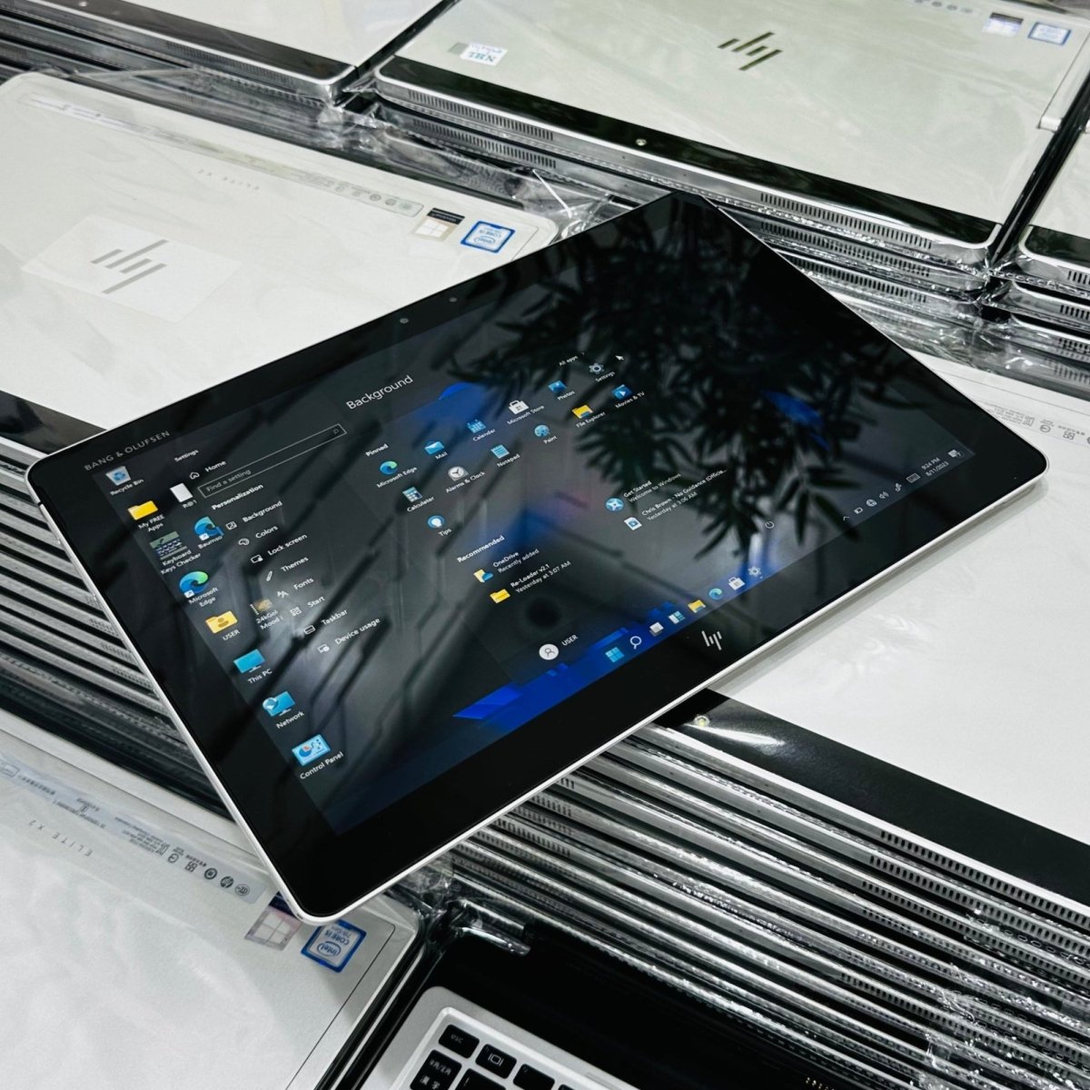 HP Elite x2 1012 G2 - 7th Gen. Intel Core i5 - 256GB SSD - 16GB RAM - Keypad Light - Touchscreen - Face ID