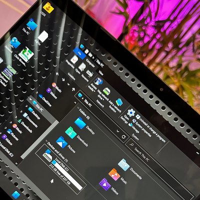 Dell Latitude 5300 2 - in - 1 - 8th Gen. Intel Core i7 - 256GB SSD - 8GB RAM - Touchscreen - Keyboard Light