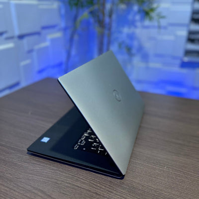 Dell Precision 5540 - 9th Gen. Intel Core i7 - 512GB SSD - 32GB RAM - 4GB Nvidia Quadro - Keyboard Light