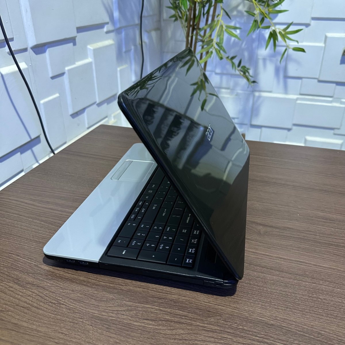 Acer Aspire E1 - Intel Core i3 - 128GB SSD - 8GB RAM