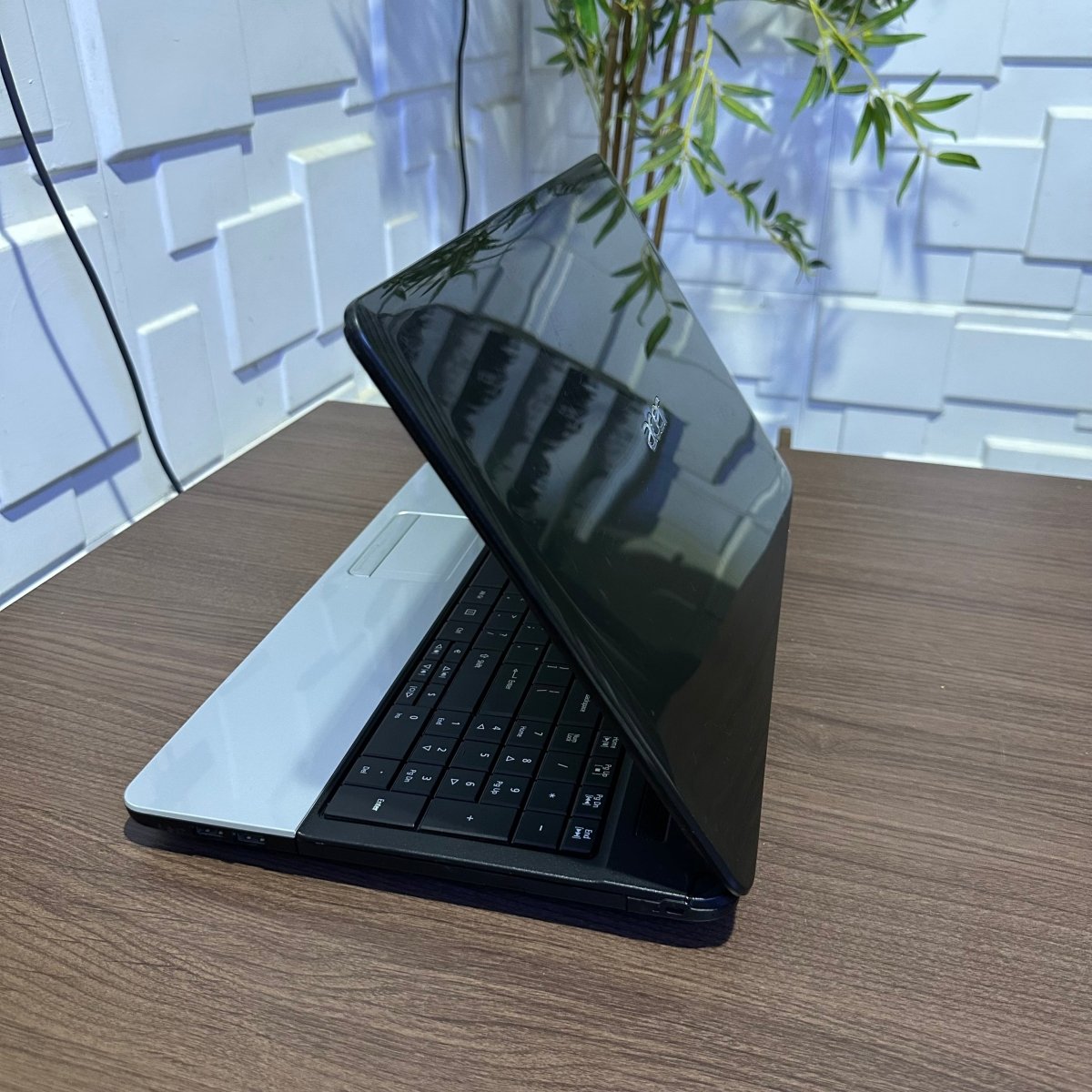 Acer Aspire E1 - Intel Core i3 - 128GB SSD - 8GB RAM