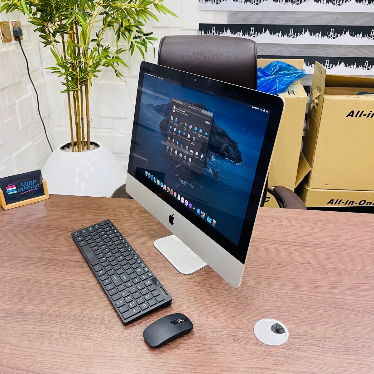 Apple iMac 21.5-Inch Late 2015 | Core i5 | 16GB RAM | 256GB SSD | Minor Crack on Glass