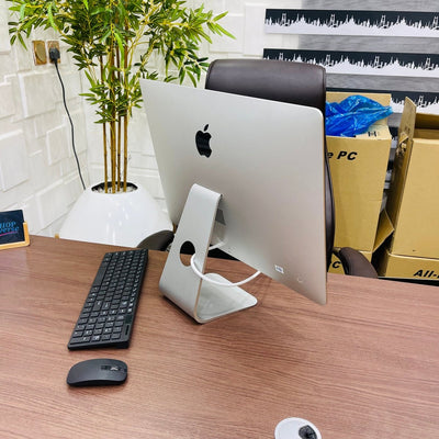 Apple iMac 21.5-Inch Late 2015 | Core i5 | 16GB RAM | 256GB SSD | Minor Crack on Glass