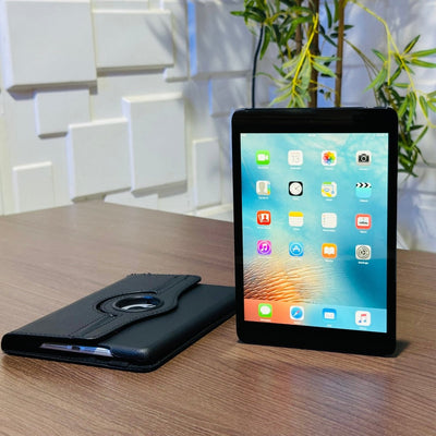 Apple iPad Mini - 16GB - WiFi - (Tiny crack on glass)