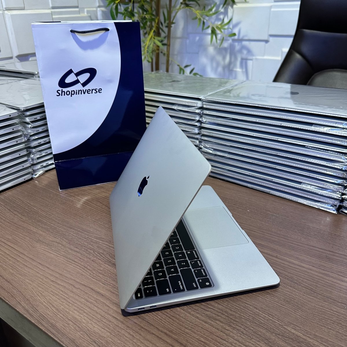 Apple MacBook Air 2020 - Intel Core i5 - 256GB SSD - 8GB RAM - Touch ID - Keyboard Light