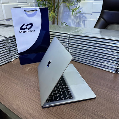 Apple MacBook Air 2020 - Intel Core i5 - 256GB SSD - 8GB RAM - Touch ID - Keyboard Light