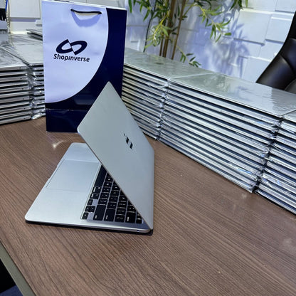 Apple MacBook Air 2020 - Intel Core i5 - 256GB SSD - 8GB RAM - Touch ID - Keyboard Light