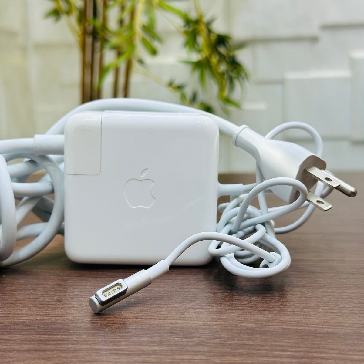 Apple MacBook Charger - Safe 1