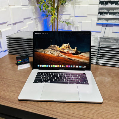 Apple MacBook Pro 2018 - Intel Core i7 - 256GB SSD - 16GB RAM - 4GB Dedicated Graphics - Touch ID - Touch Bar - Keyboard Light