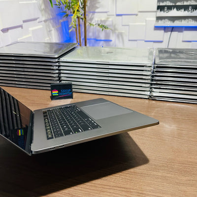 Apple MacBook Pro 2018 - Intel Core i7 - 500GB SSD - 16GB RAM - 4GB Dedicated Graphics - Touch ID - Touch Bar - Keyboard Light - (Minor body scratch)