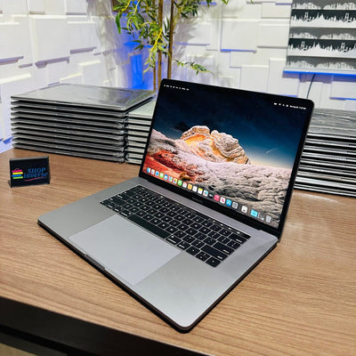 Apple MacBook Pro 2018 - Intel Core i7 - 500GB SSD - 16GB RAM - 4GB Dedicated Graphics - Touch ID - Touch Bar - Keyboard Light - (Minor body scratch)