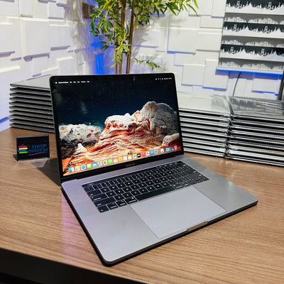 Apple MacBook Pro 2018 - Intel Core i7 - 500GB SSD - 16GB RAM - 4GB Dedicated Graphics - Touch ID - Touch Bar - Keyboard Light - (Minor body scratch)