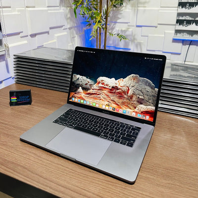 Apple MacBook Pro 2018 - Intel Core i7 - 500GB SSD - 16GB RAM - 4GB Dedicated Graphics - Touch ID - Touch Bar - Keyboard Light - (Minor body scratch)