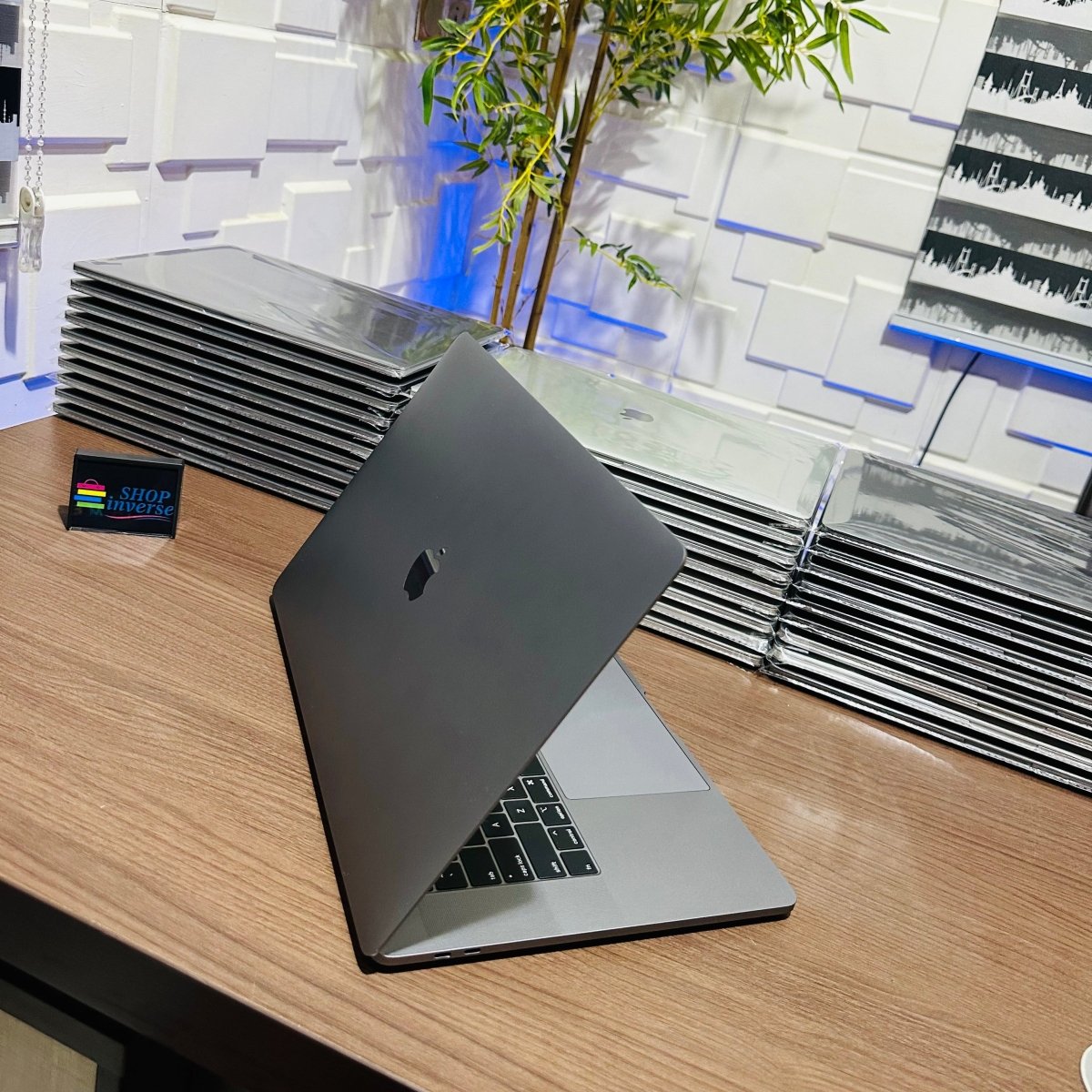 Apple MacBook Pro 2018 - Intel Core i7 - 500GB SSD - 16GB RAM - 4GB Dedicated Graphics - Touch ID - Touch Bar - Keyboard Light - (Minor body scratch)