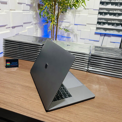 Apple MacBook Pro 2018 - Intel Core i7 - 500GB SSD - 32GB RAM - 4GB Dedicated Graphics - Touch ID - Touch Bar - Keyboard Light