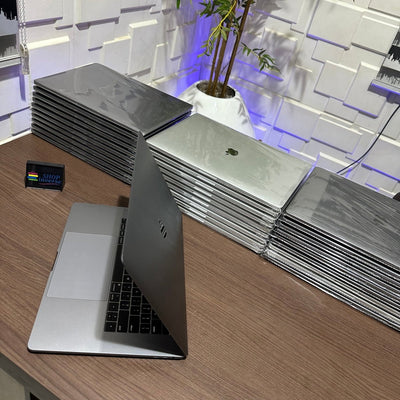 Apple MacBook Pro 2018 - Intel Core i7 - 500GB SSD - 32GB RAM - 4GB Dedicated Graphics - Touch ID - Touch Bar - Keyboard Light
