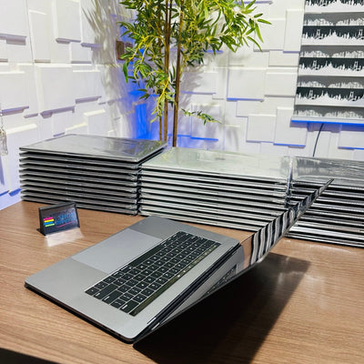 Apple MacBook Pro 2018 - Intel Core i7 - 500GB SSD - 32GB RAM - 4GB Dedicated Graphics - Touch ID - Touch Bar - Keyboard Light