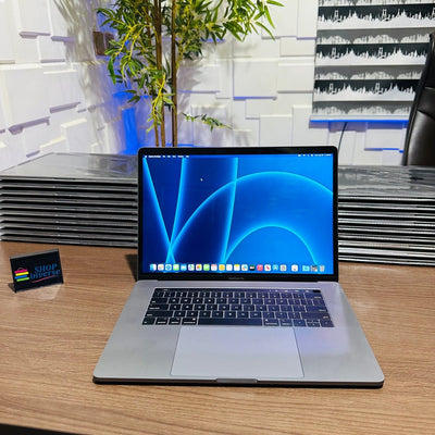 Apple MacBook Pro 2018 - Intel Core i7 - 500GB SSD - 32GB RAM - 4GB Dedicated Graphics - Touch ID - Touch Bar - Keyboard Light