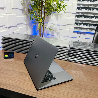 Apple MacBook Pro 2018 - Intel Core i7 - 500GB SSD - 32GB RAM - 4GB Dedicated Graphics - Touch ID - Touch Bar - Keyboard Light