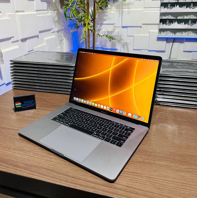 Apple MacBook Pro 2018 - Intel Core i9 - 1TB SSD - 32GB RAM - 4GB Dedicated Graphics - Touch ID - Touch Bar - Keyboard Light