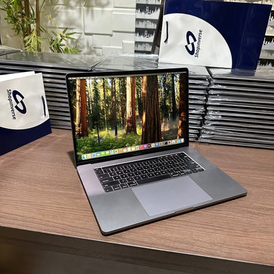 Apple MacBook Pro 2018 - Intel Core i9 - 500GB SSD - 32GB RAM - 4GB Dedicated Graphics - Touch ID - Touch Bar - Keyboard Light