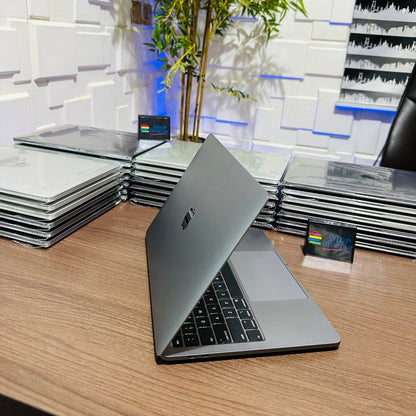 Apple MacBook Pro 2019 - Intel Core i5 - 128GB SSD - 8GB RAM - Touch ID - Touch Bar - Keyboard Light