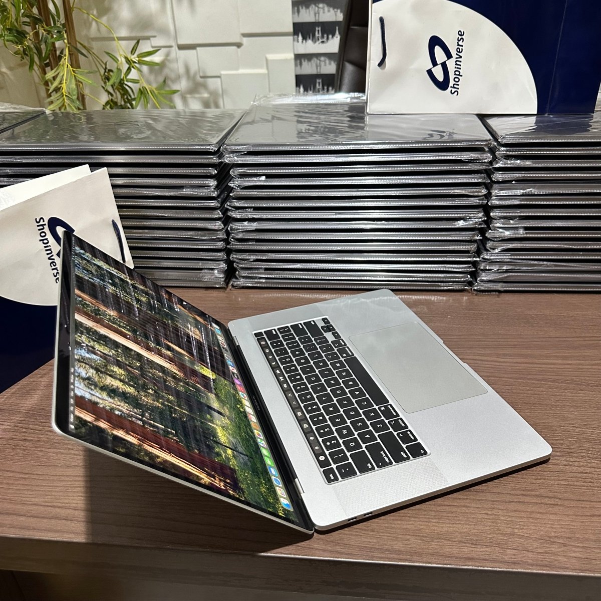 Apple MacBook Pro 2019 - Intel Core i7 - 256GB SSD - 16GB RAM - 4GB Dedicated Graphics - Touch ID - Touch Bar - Keyboard Light