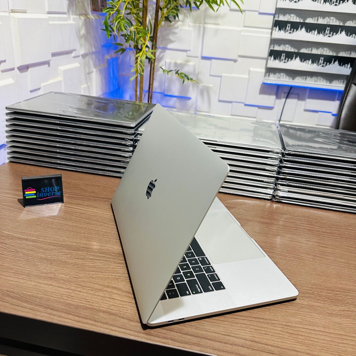 Apple MacBook Pro 2019 - Intel Core i7 - 500GB SSD - 16GB RAM - 4GB Dedicated Graphics - Touch ID - Touch Bar - Keyboard Light