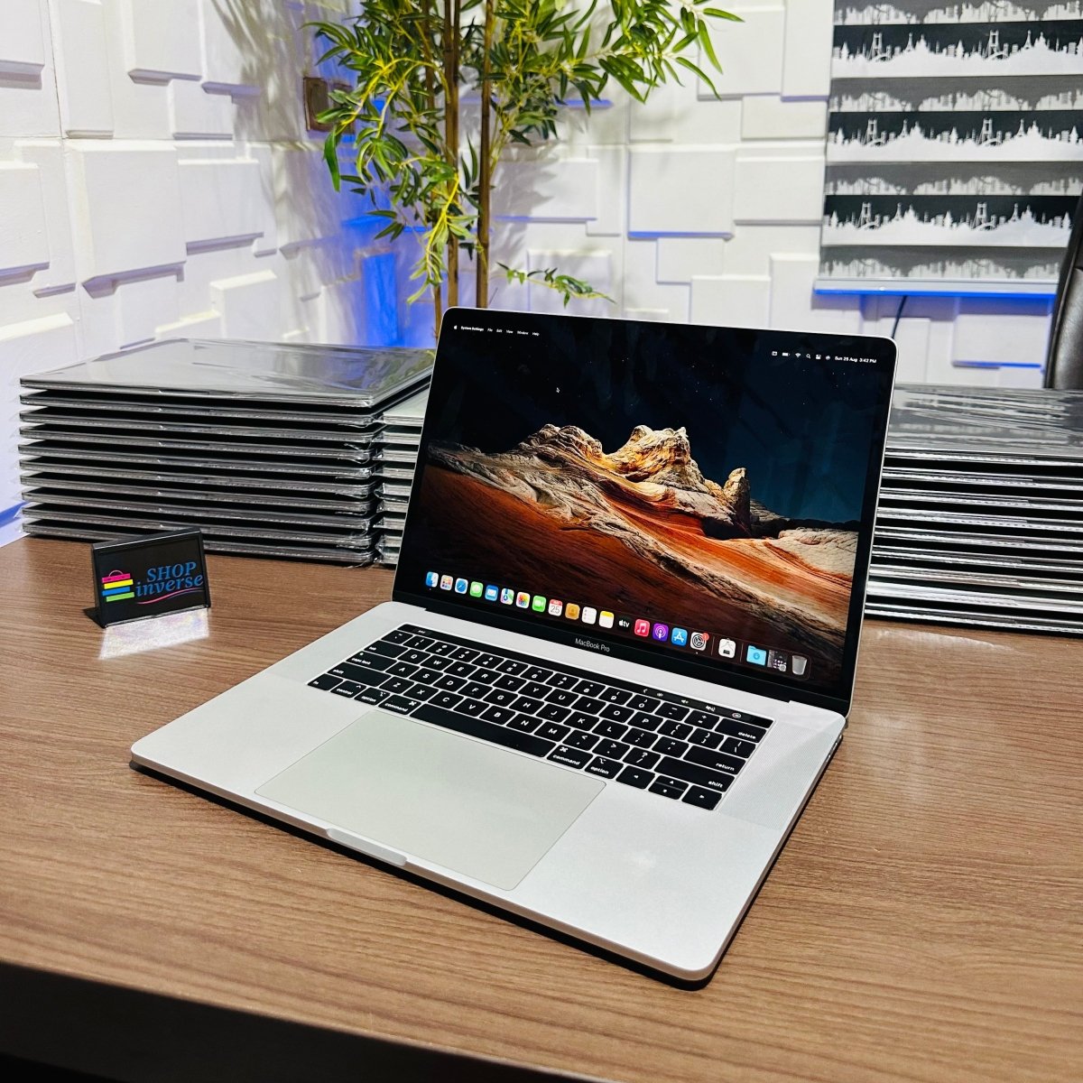 Apple MacBook Pro 2019 - Intel Core i7 - 500GB SSD - 16GB RAM - 4GB Dedicated Graphics - Touch ID - Touch Bar - Keyboard Light