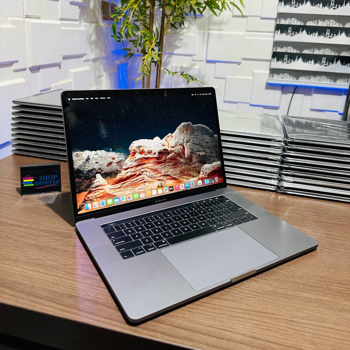 Apple MacBook Pro 2019 - Intel Core i9 - 1TB SSD - 32GB RAM - 4GB Dedicated Graphics - Touch ID - Touch Bar - Keyboard Light