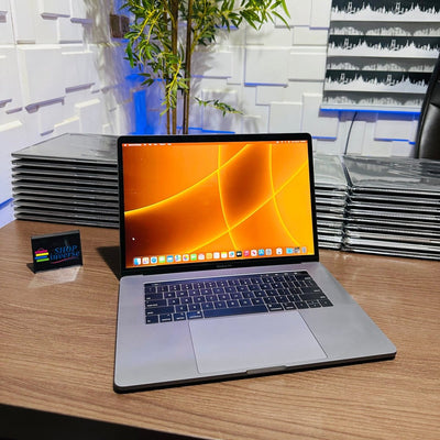 Apple MacBook Pro 2019 - Intel Core i9 - 1TB SSD - 32GB RAM - 4GB Dedicated Graphics - Touch ID - Touch Bar - Keyboard Light