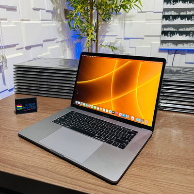 Apple MacBook Pro 2019 - Intel Core i9 - 1TB SSD - 32GB RAM - 4GB Dedicated Graphics - Touch ID - Touch Bar - Keyboard Light