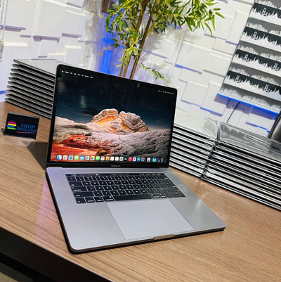 Apple MacBook Pro 2019 - Intel Core i9 - 1TB SSD - 32GB RAM - 4GB Dedicated Graphics - Touch ID - Touch Bar - Keyboard Light