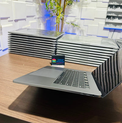 Apple MacBook Pro 2019 - Intel Core i9 - 1TB SSD - 32GB RAM - 4GB Dedicated Graphics - Touch ID - Touch Bar - Keyboard Light